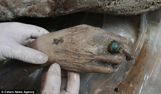 700-year-old Chinese mummy